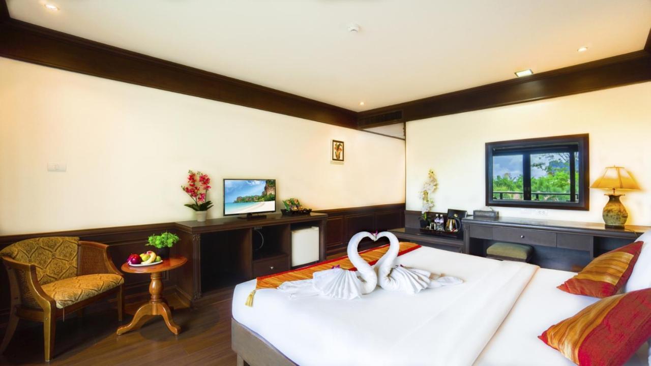 Grand Deluxe Double or Twin Room Pool View