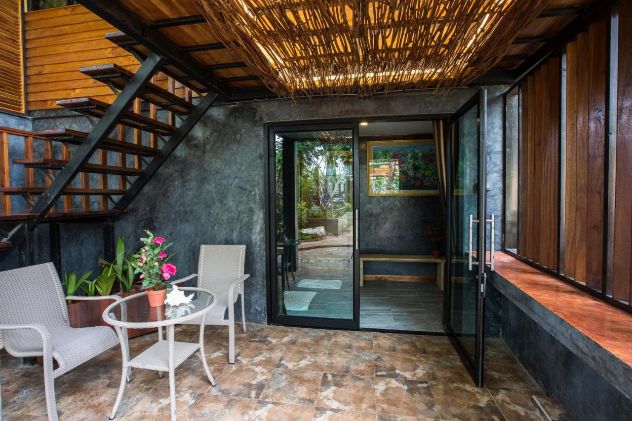 Family Tropical House