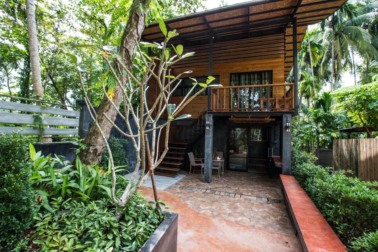 Family Tropical House