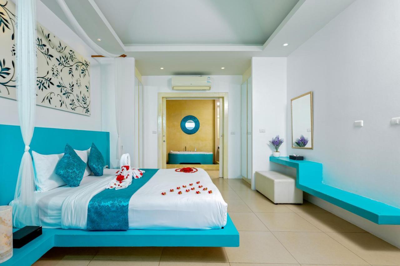 Grand Seaview Pool Suite