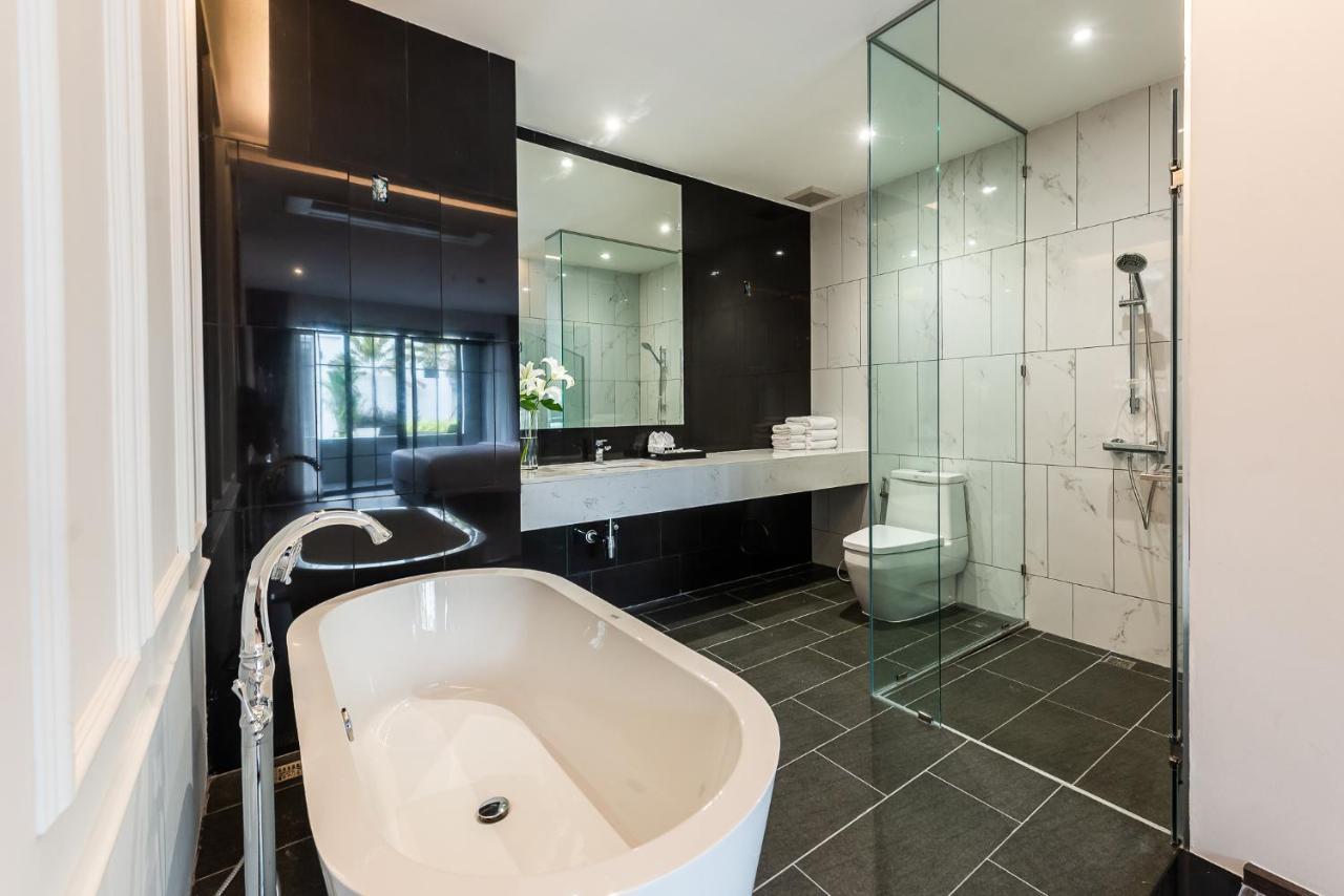 One-Bedroom Suite with Pool Access