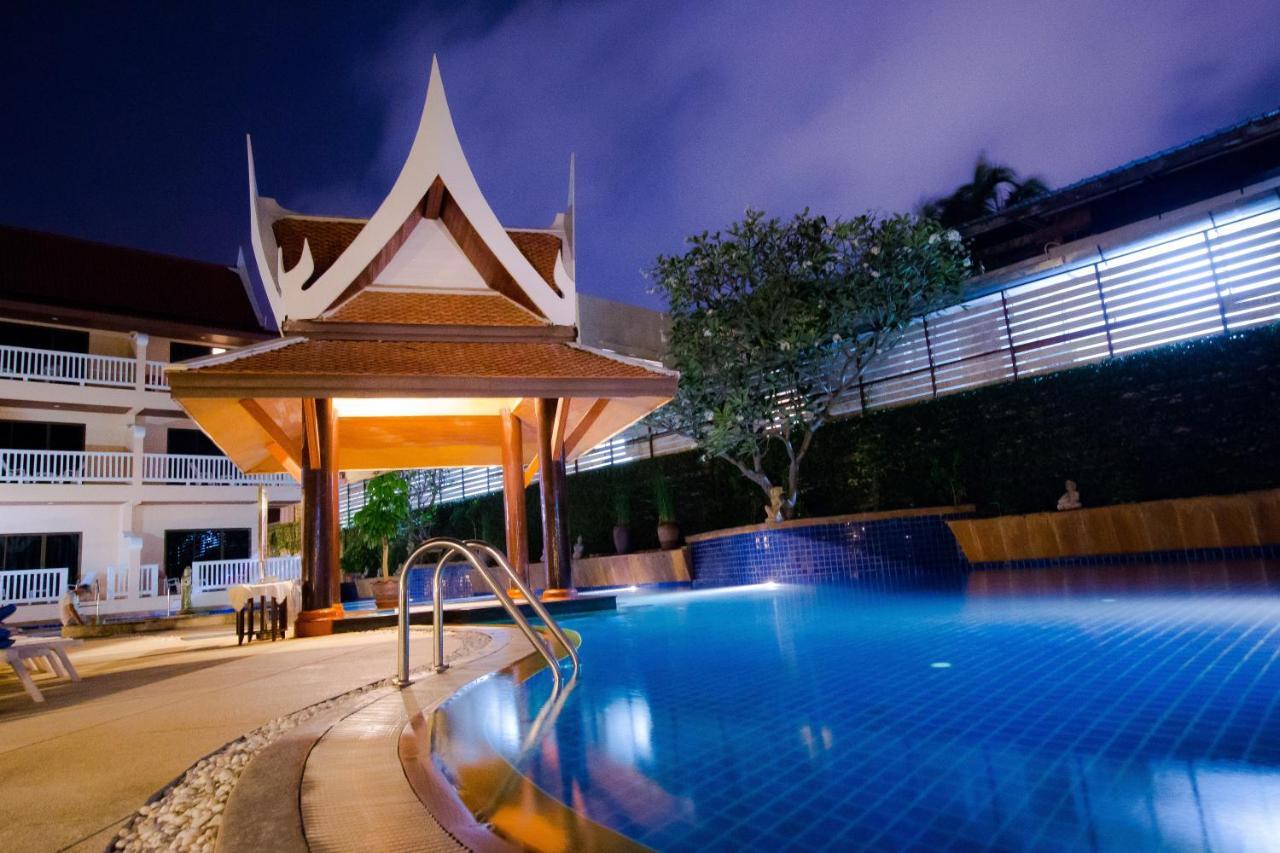 Deluxe Double or Twin Room Pool View