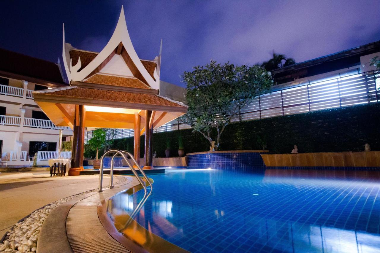 Deluxe Double or Twin Room Pool View
