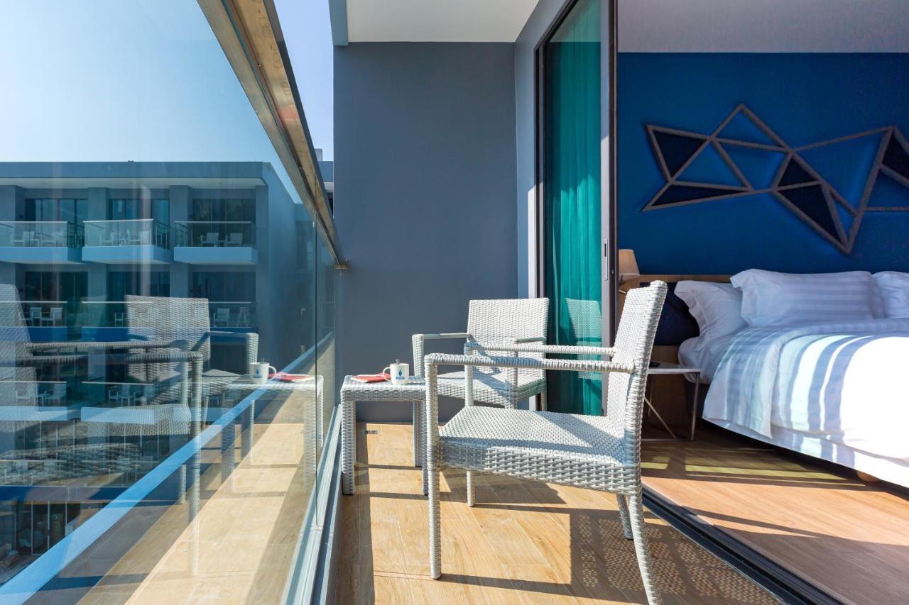 Premier King Room Pool View