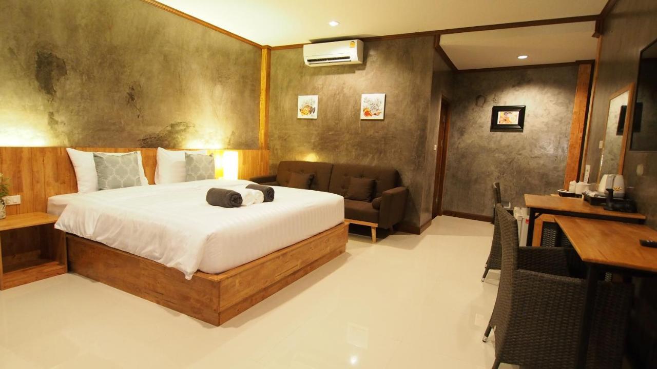 Deluxe Double Room with Bathtub, Pool Access