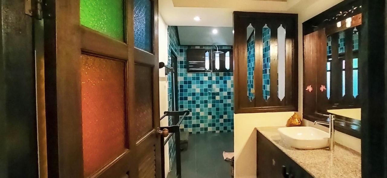 Villa with Spa Bath