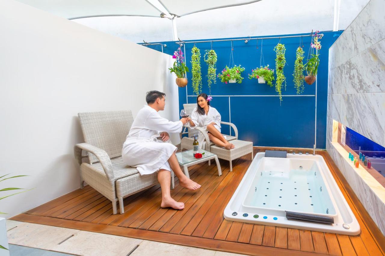 Deluxe Jacuzzi Room,1215715648:JPEG