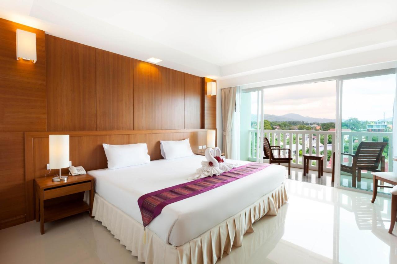 Double or Twin Room Partial Sea View