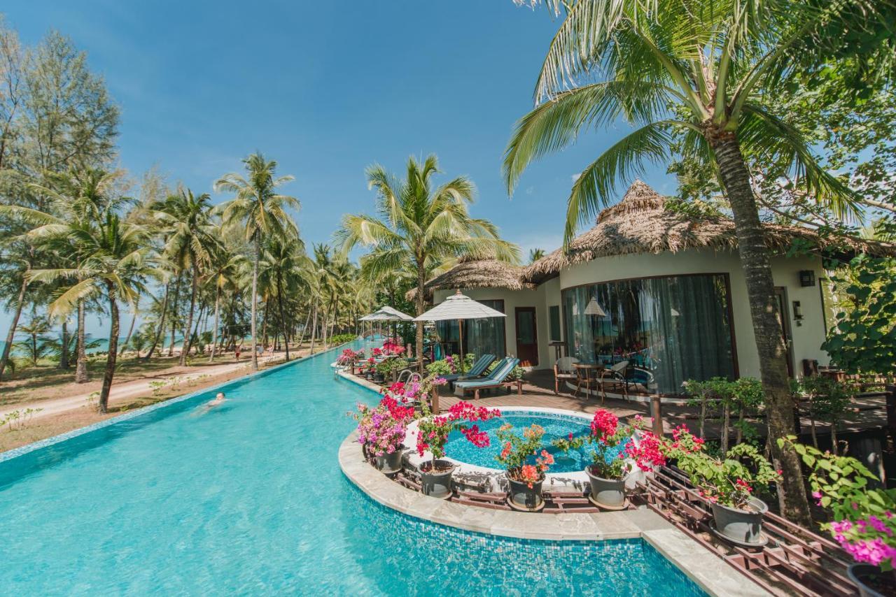 Oceanfront Jacuzzi Villa Adults Only