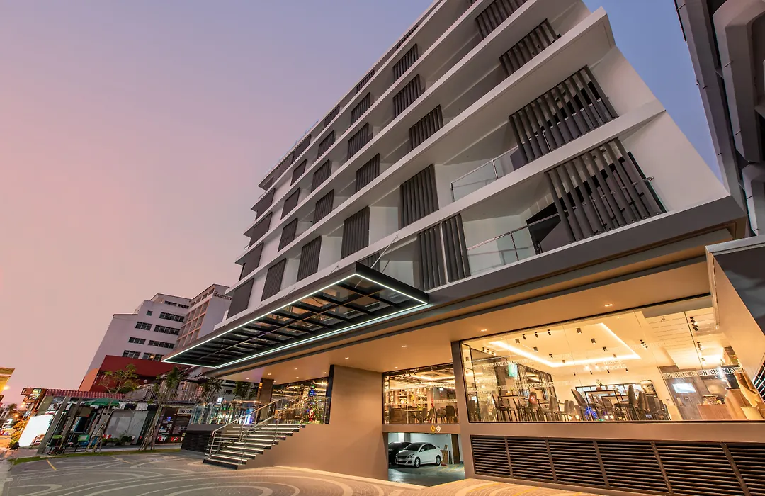 Blackwoods Hotel Pattaya - Sha Extra Plus-1