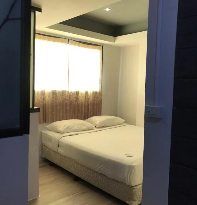Rod Fai Fah Apartment-1