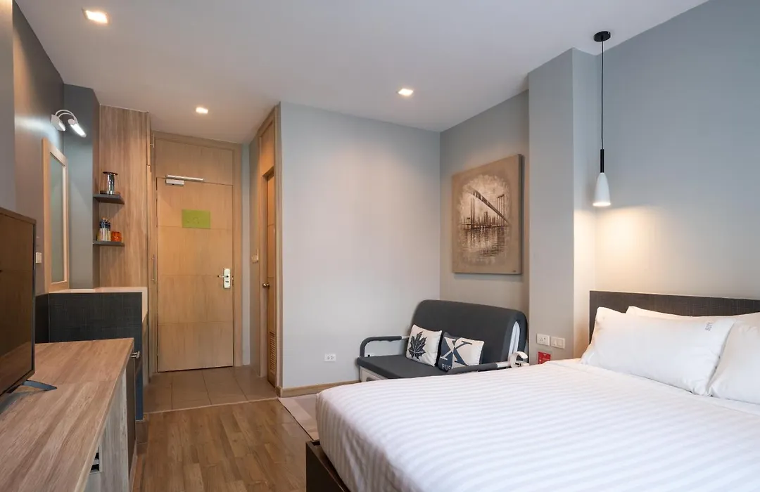 Icheck Inn Gems Center Silom-1