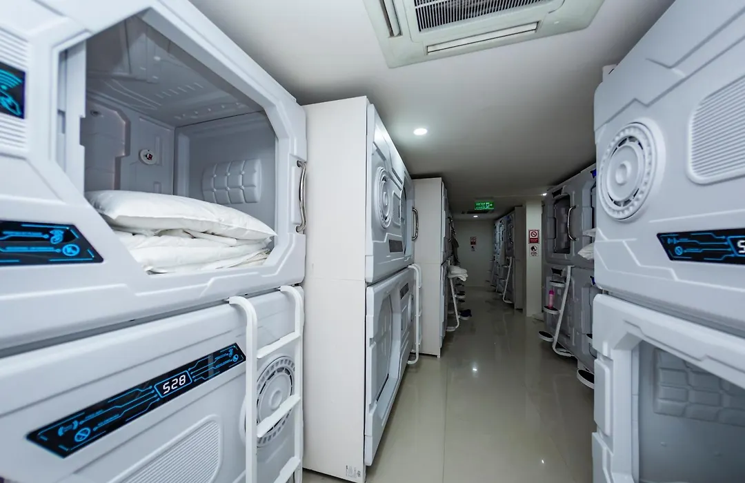 Kiwi Capsule Hotel-1