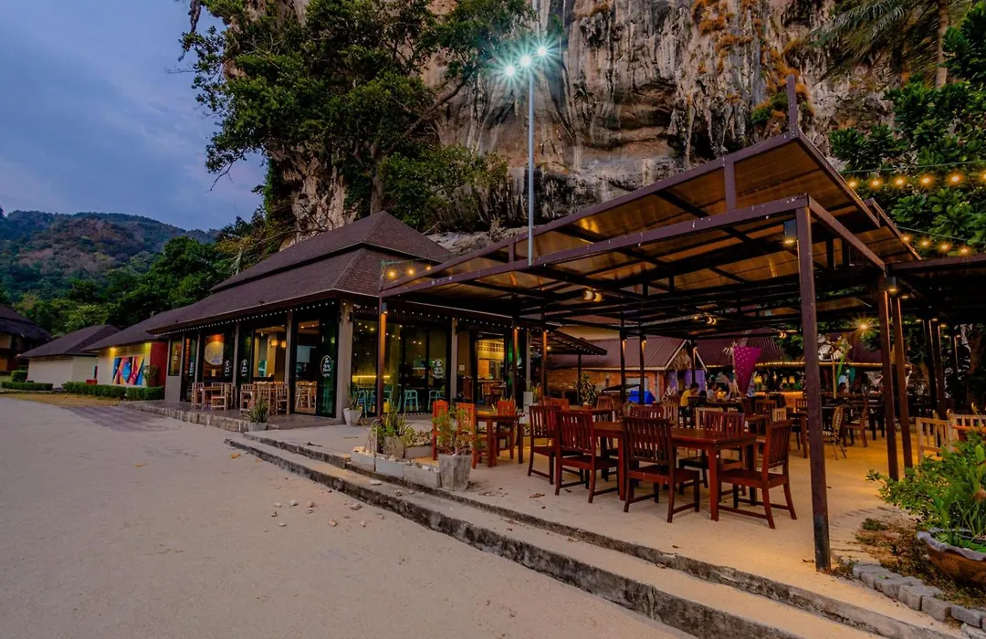 Tonsai Bay Resort-1