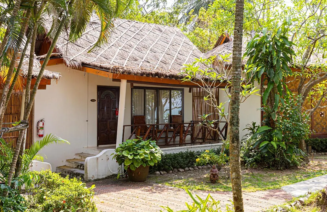 Lipa Lodge Beach Resort-1