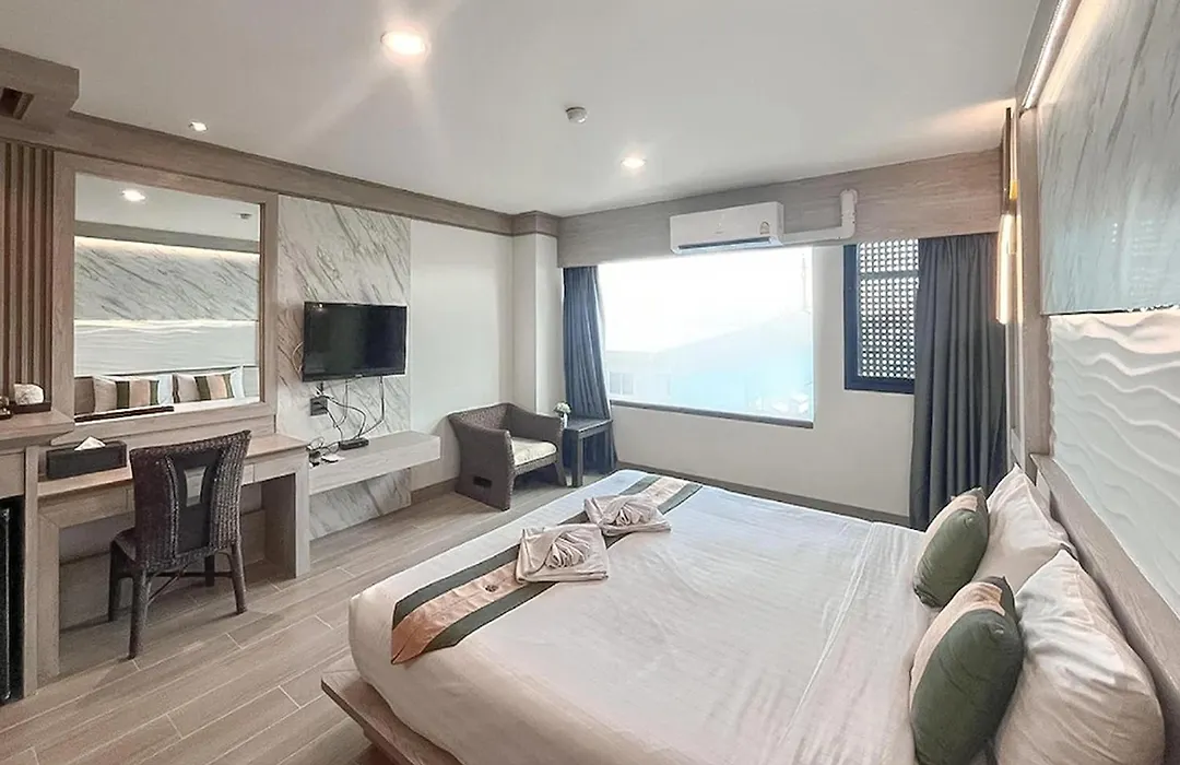 Ruean Phae Royal Park Hotel-1
