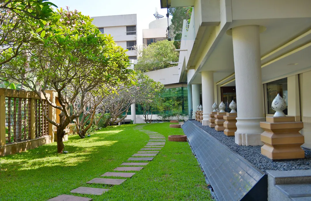Rama Gardens Hotel Bangkok-1
