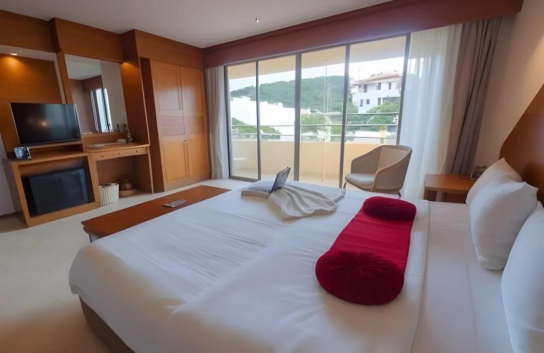 Hack Patong Beach Hotel-1