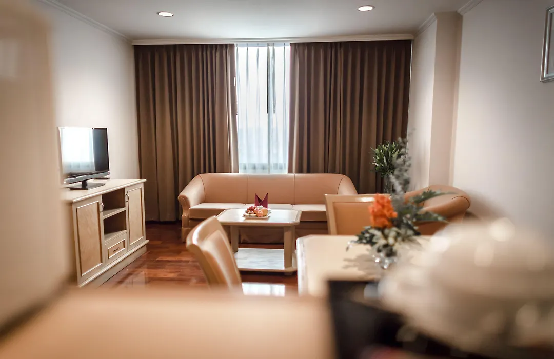 Grand Tower Inn Rama 6-1