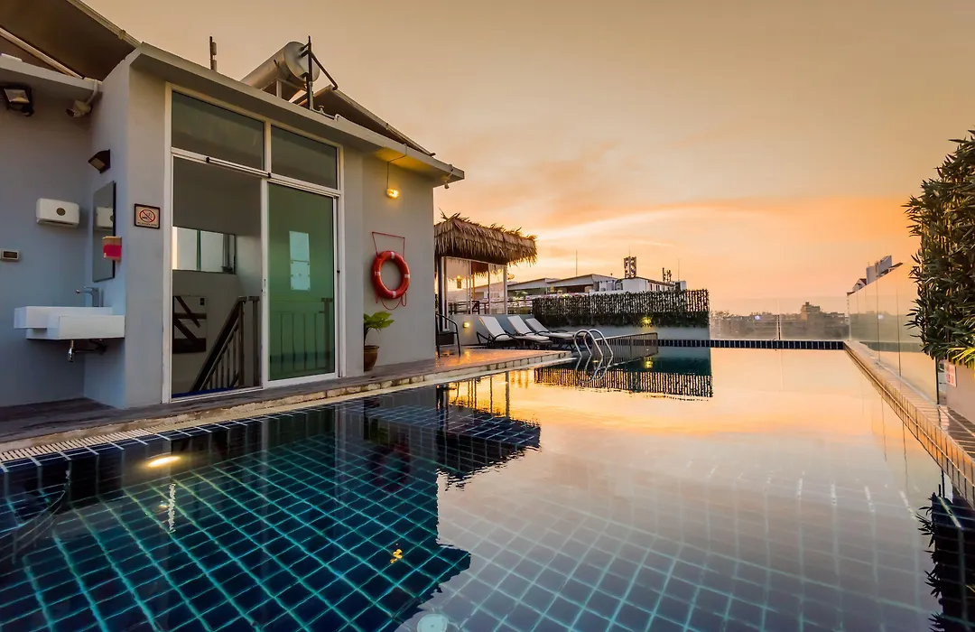Hallo Patong Hotel - Rooftop Pool - Stunning Mountain Views & Otop Market-1