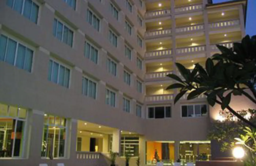Crown Pattaya Beach Hotel-1