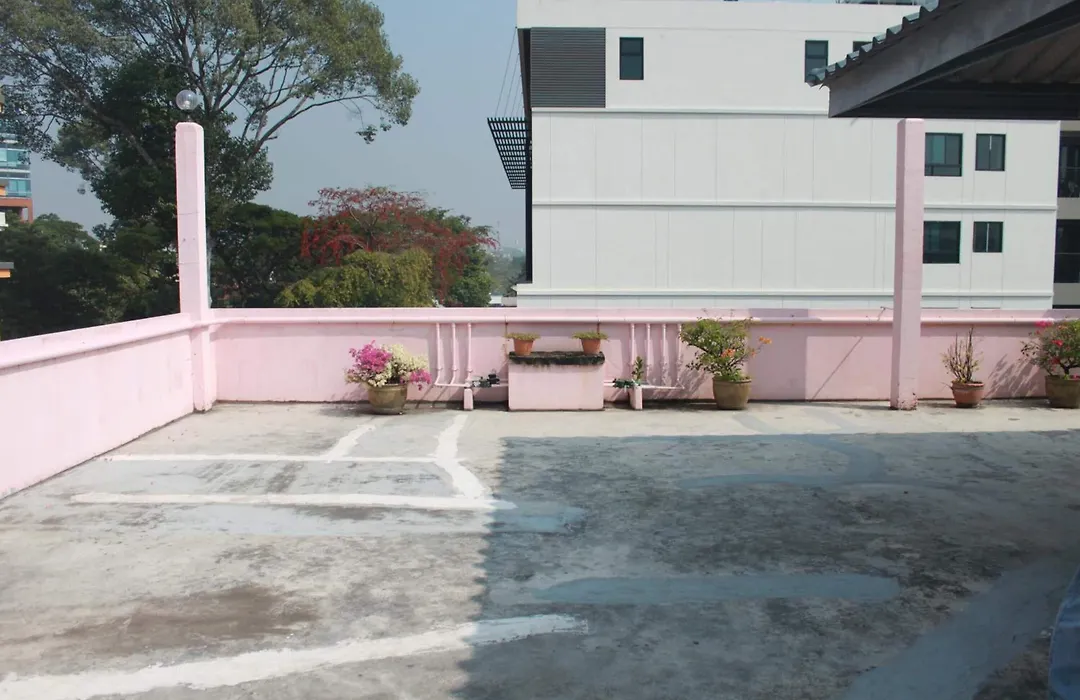 Soi 5 Apartment-1