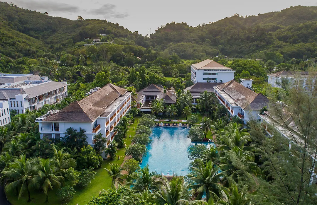 Naithonburi Beach Resort-1