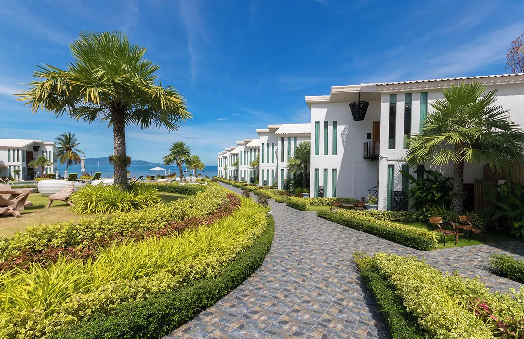 Vannee Golden Sands Beachfront Resort-1