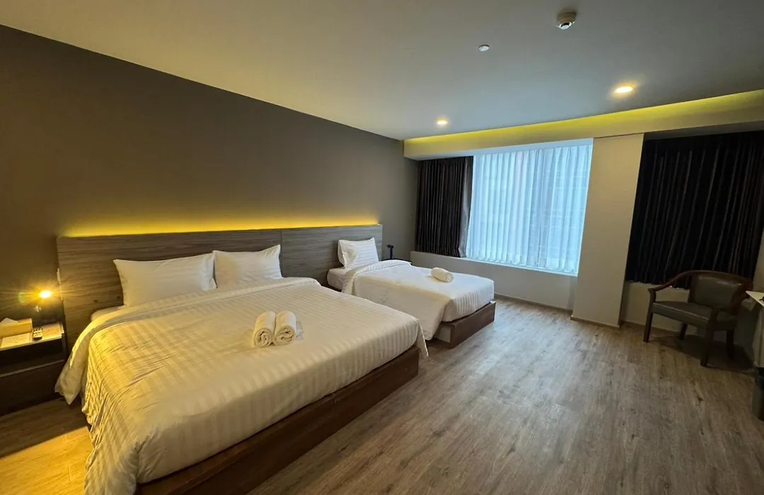 Manhattan Hotel Bangkok-1