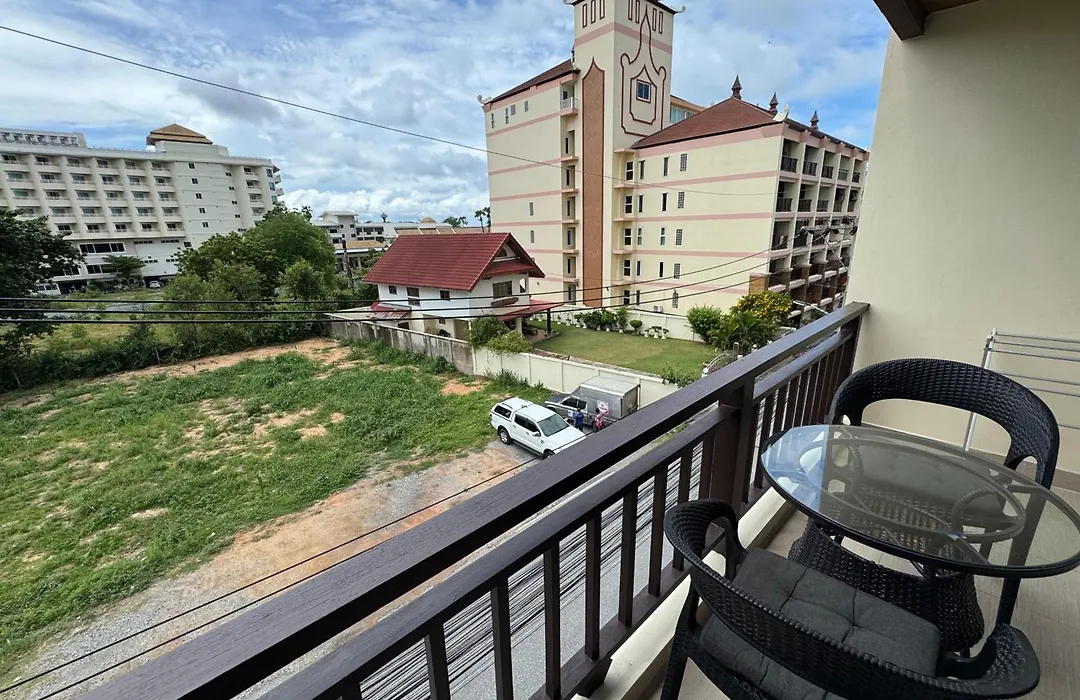 Jomtien Beach Penthouses-1