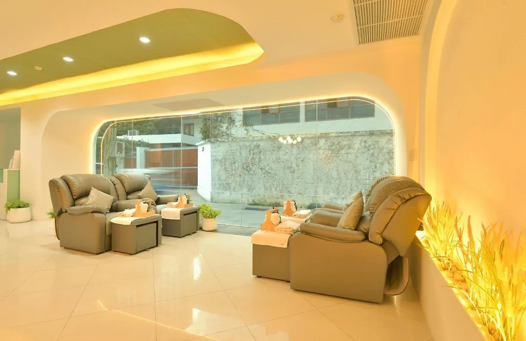 Tori Crown Hotel-1