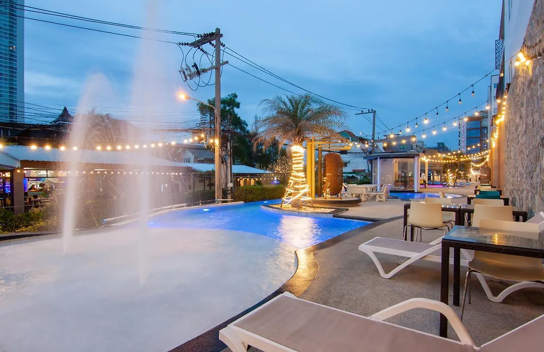 Golden Jomtien Beach Hotel-1