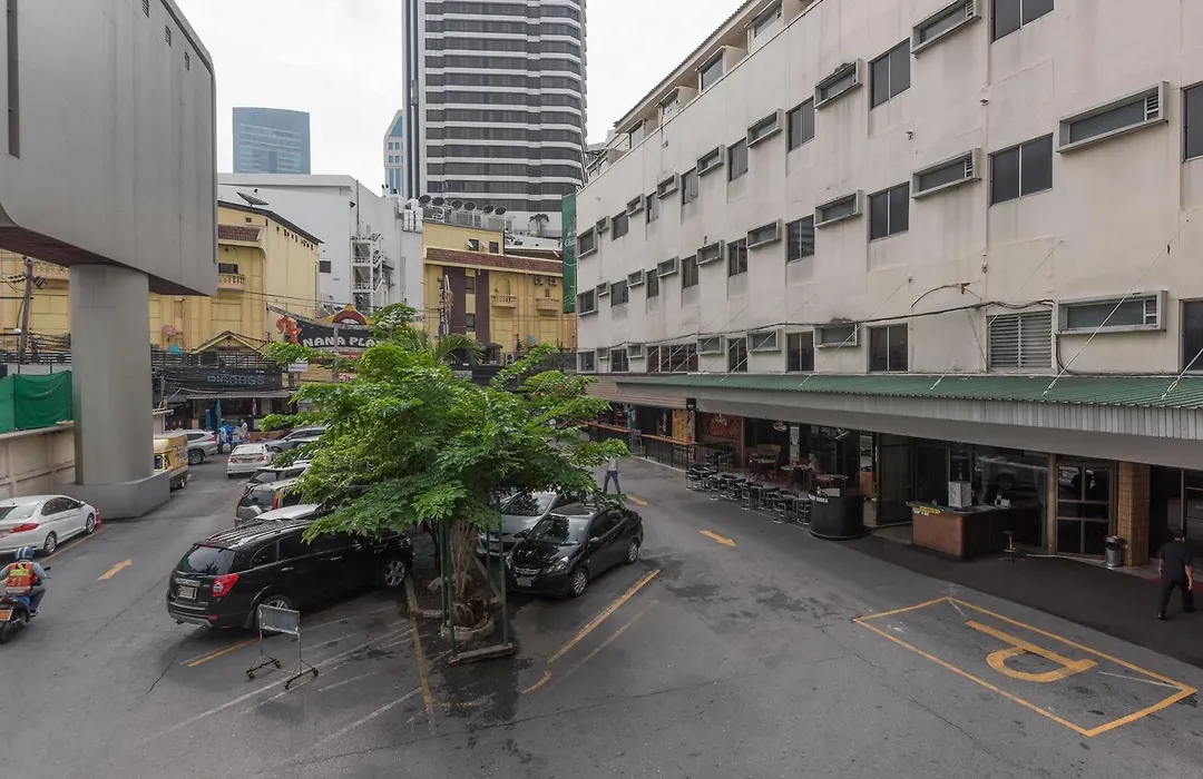 Nana Hotel Bangkok-1