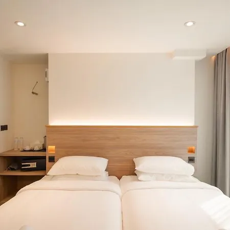 Zen Master Hotel-2