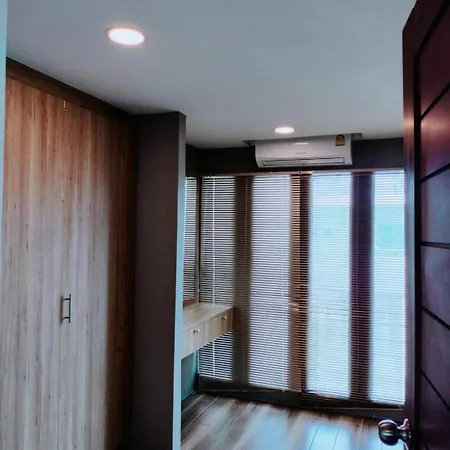 The Lux Ladprao 10-3