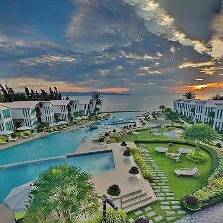 Vannee Golden Sands Beachfront Resort-3