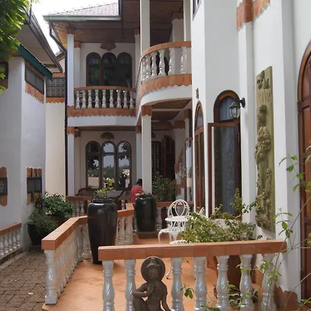 Mut Mee Garden Guest House-3