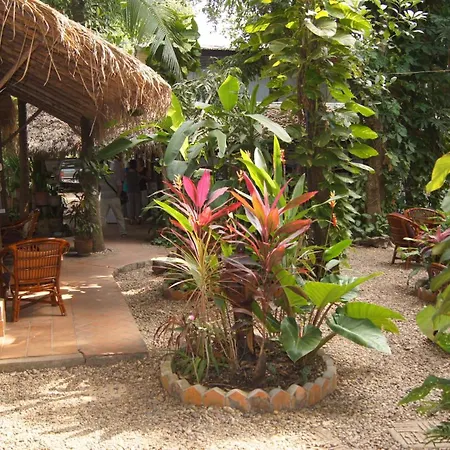 Mut Mee Garden Guest House-3
