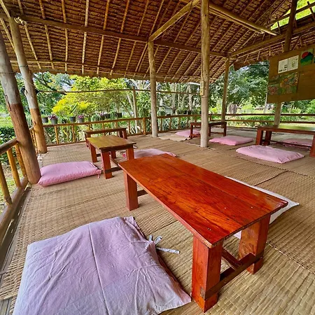 Twin Hut-2