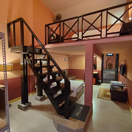 Retro Box Hotel Chumphon-3