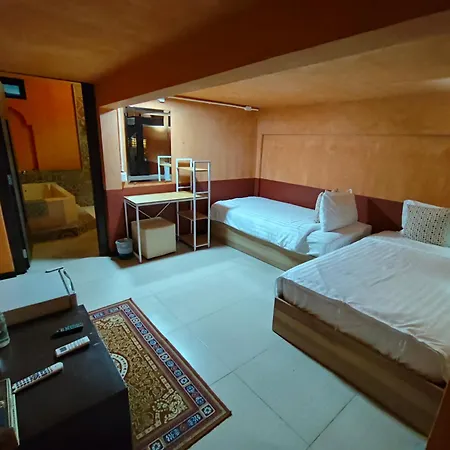 Retro Box Hotel Chumphon-2