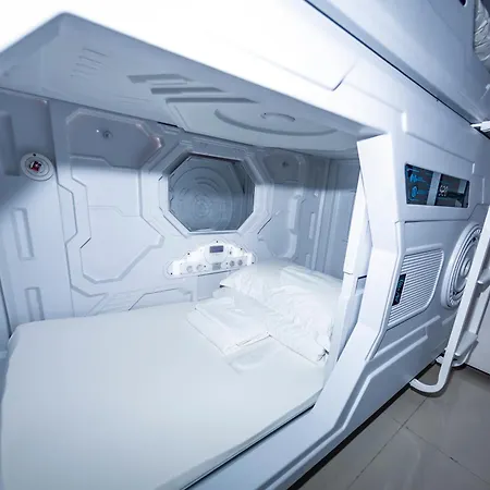 Kiwi Capsule Hotel-2