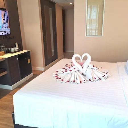 Amora Neoluxe Suites Hotel-3