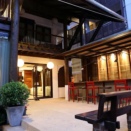 Kampaeng Ngam Hotel - Steps To Night Bazaar & Old City-3