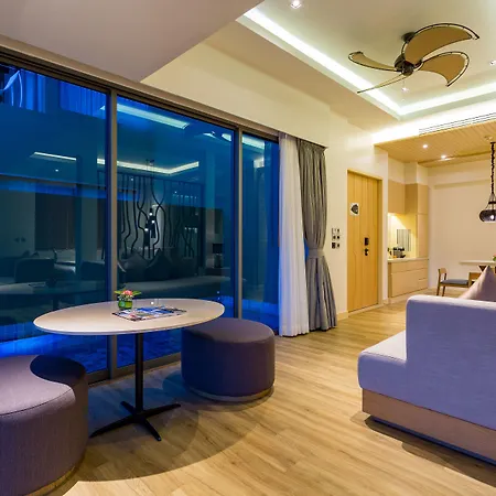 Crest Resort & Pool Villas-2