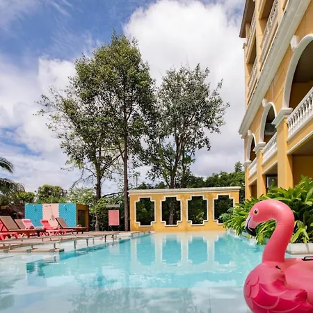 Royal Pineapple Hotel L A Welcome To Wealth And Good Fortune-3