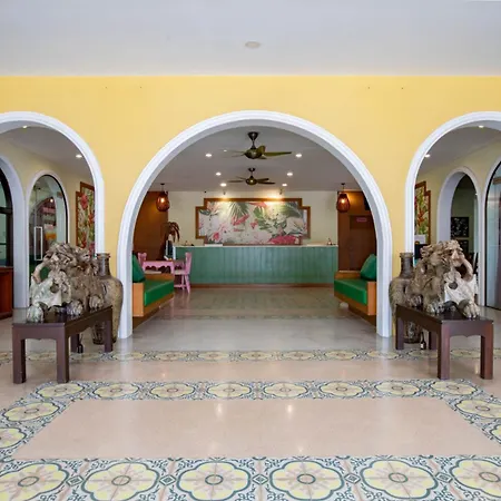 Royal Pineapple Hotel L A Welcome To Wealth And Good Fortune-2