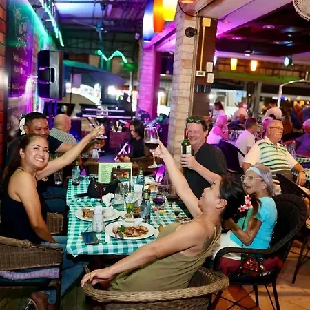 Harrys Hotel Bar & Restaurant-3