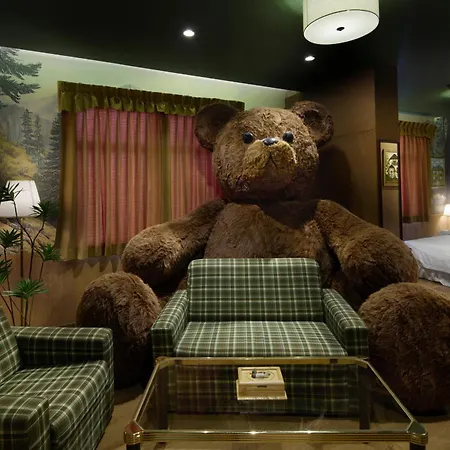 Kitsch Hotel-3