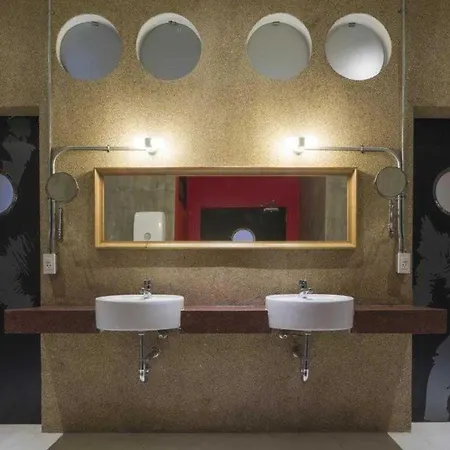 Collection O Jasaen Stylish Unique Hotel-2